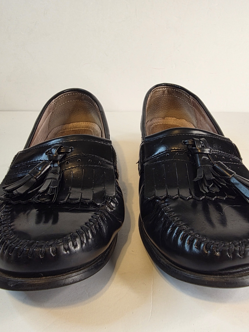 G.H. Bass & Co. Black Leather Tassel Kiltie Moccasin Loafers - Men 9 WIDE